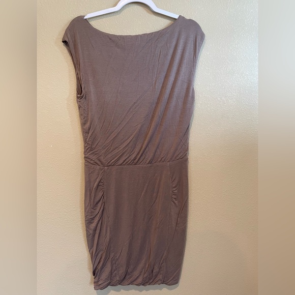 Athleta Westwood sleeveless dress in Taupe woman’s size medium - Picture 3 of 9